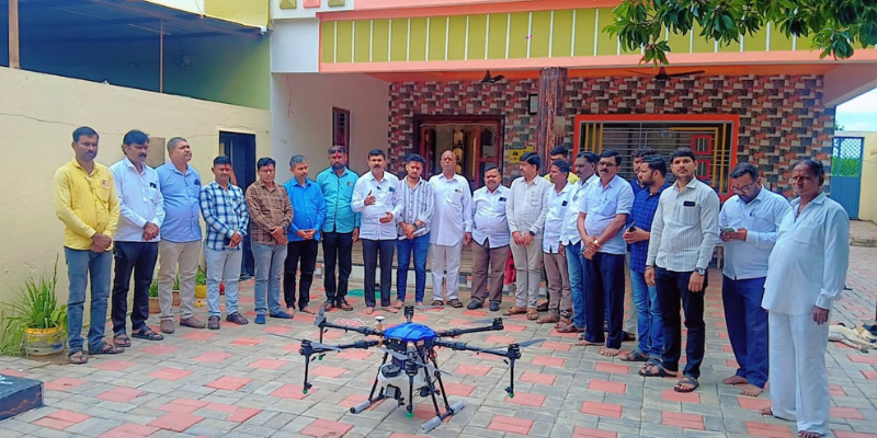 ड्रोनद्वारे पीक फवारणी